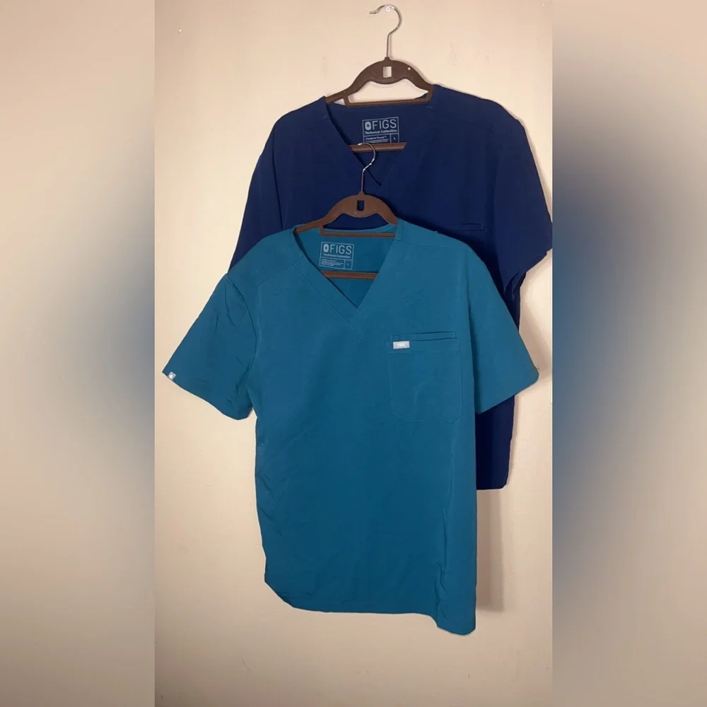 Set (2) Figs Men's Techical Collectiom  Navy Short Sleeve Shirts #L00 - Picture 2 of 14